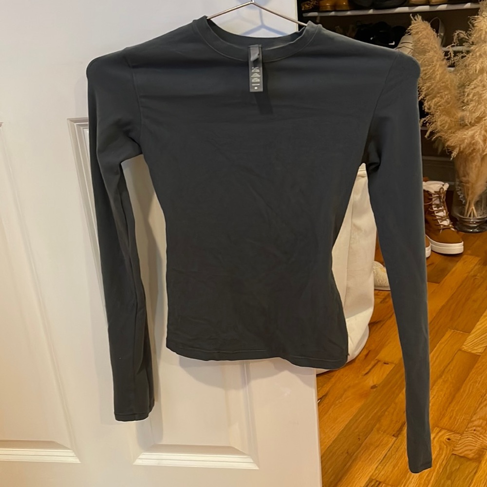 Skims long sleeve